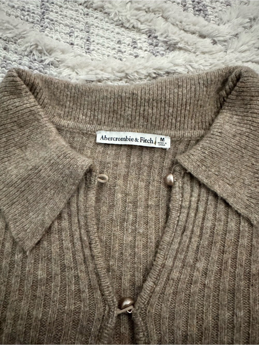 Abercrombie & Fitch Ribbed Short-Sleeve Cardigan in Light Brown - Picture 4 of 5